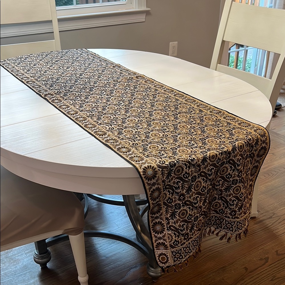 Table Runner Elegant Black and Gold - Picture 4 of 5